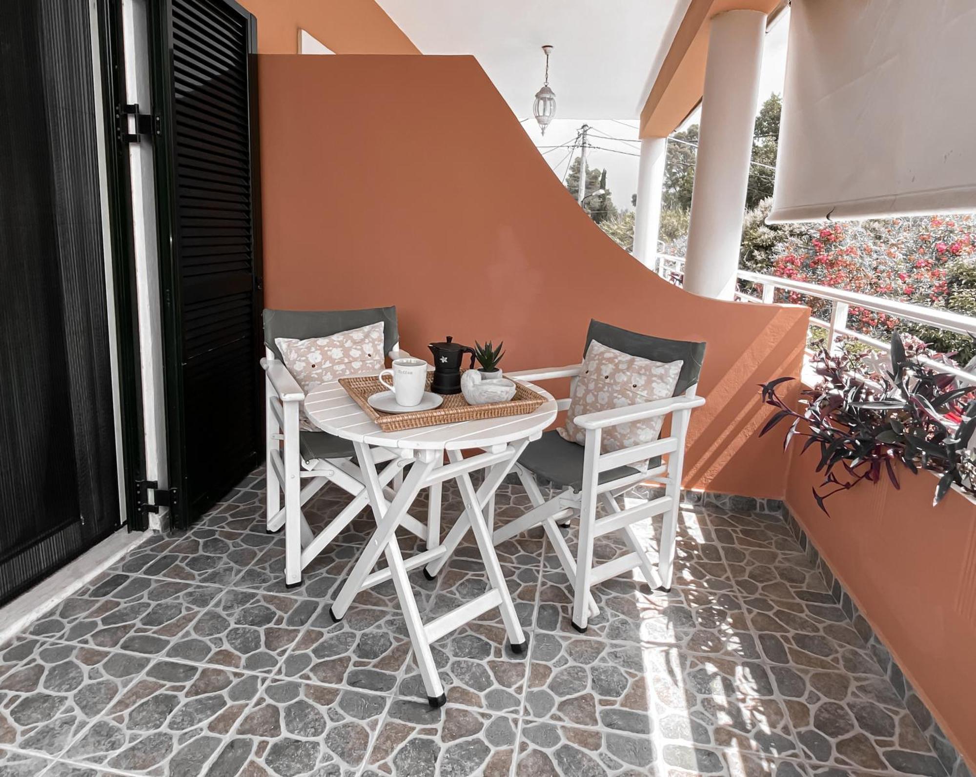 Kaloudis & Apartment